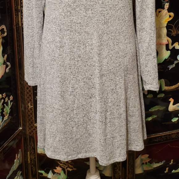 Dress - Picture 4 of 8